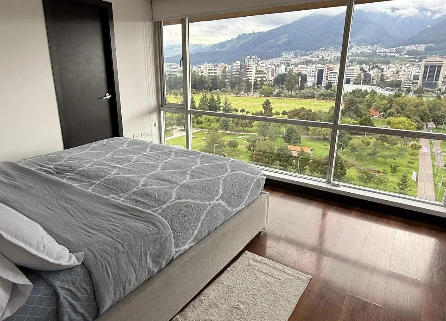 Awesome View 3Bedroom With Balcony Republica Del Salvador Quito Lägenhet
